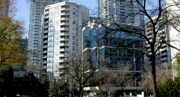 30 Holly Street, established condo in an exciting Yonge / Eglinton location, spacious suites, excellent amenities, steps to subway