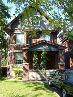 High Park detached houses are stately, large, typically three storey mansions. Many are being renovated and restored. North part of the neighbourhood has larger properties and larger residences.