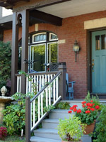 Semi-detached homes in High Park are often the same size as detached. Smaller houses can be found in the south part of the neighbourhood.