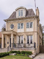 Majority of houses in North Toronto neighbourhoods are detached. Older, grand homes on generous lots can be found in Lawrence Park, Lytton Park, Teddington Park and Allenby. Many older bungalows were replaced with newly constructed homes.