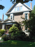 Detached house in North Toronto with bay windows and landscaped front yard