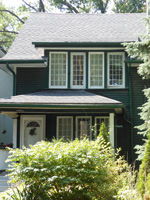 Many of the original Beach houses are clad using narrow horizontal vinyl or wood siding. Some are painted - this green one blends well with the surrounding nature