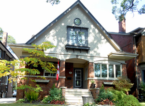 Houses in High Park North come in many styles, from stately Victorian mansions and Tudor residences to Arts and Crafts homes, later period detached and semi-detached, to small bungalows